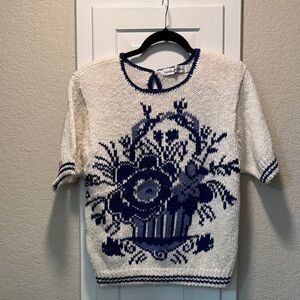 Vintage cream Short-Sleeve Knit Sweater with Blue Floral Basket — Women’s Top